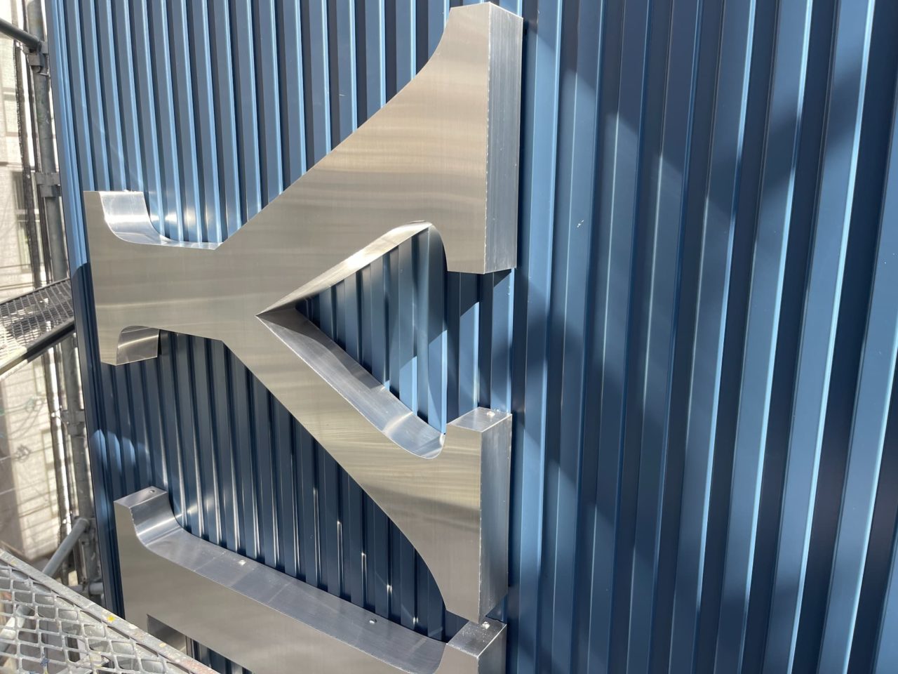 大阪市中央区ステンレス箱文字看板