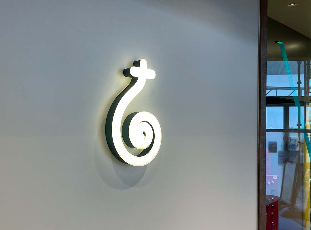 東大阪の洋菓子店の箱文字看板