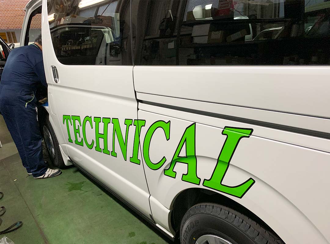 車の側面のカッティングシート