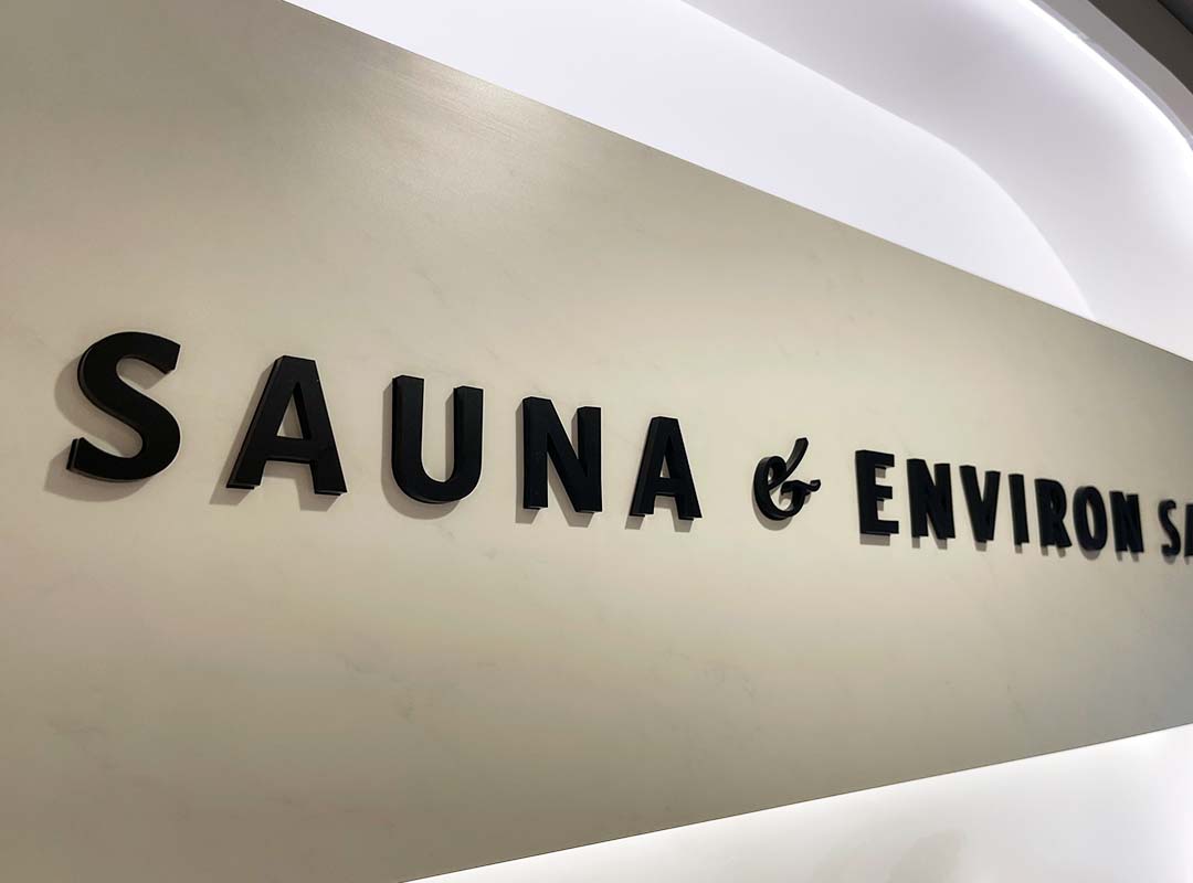 北堀江の女性専用サウナの切文字看板