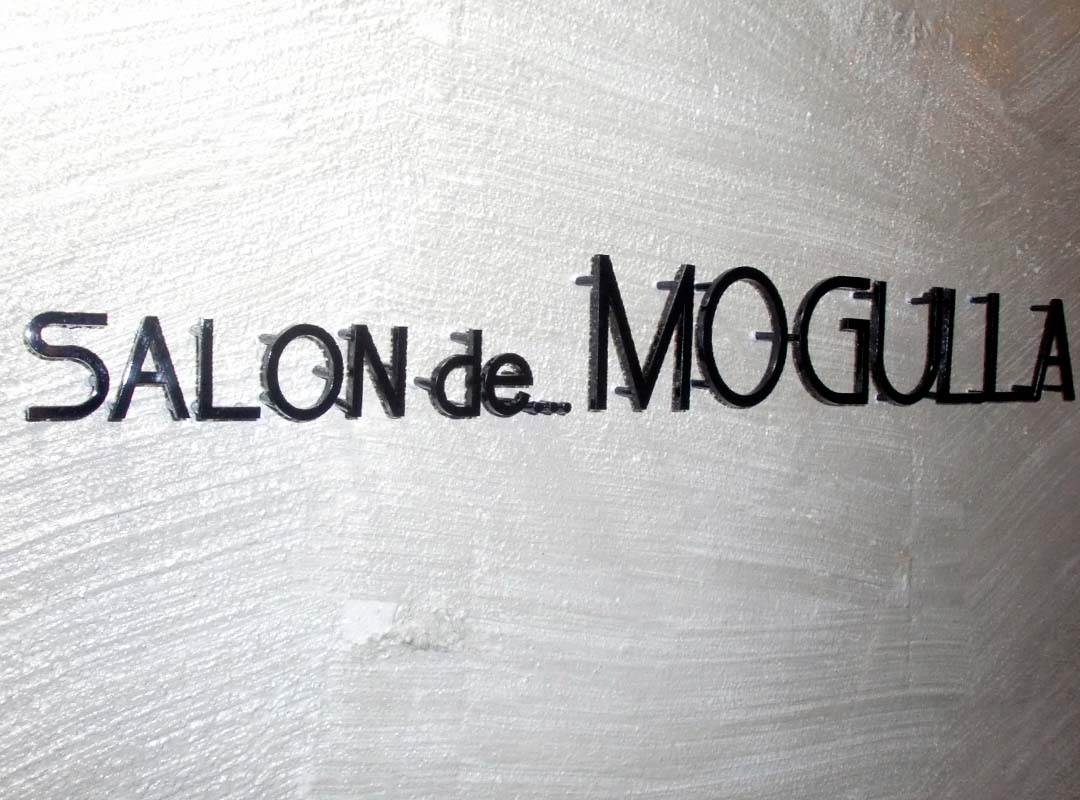 長堀橋のバーの切文字看板