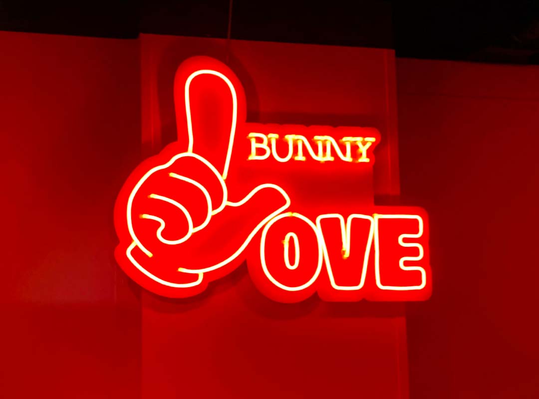 大阪市のナイトクラブの電飾看板