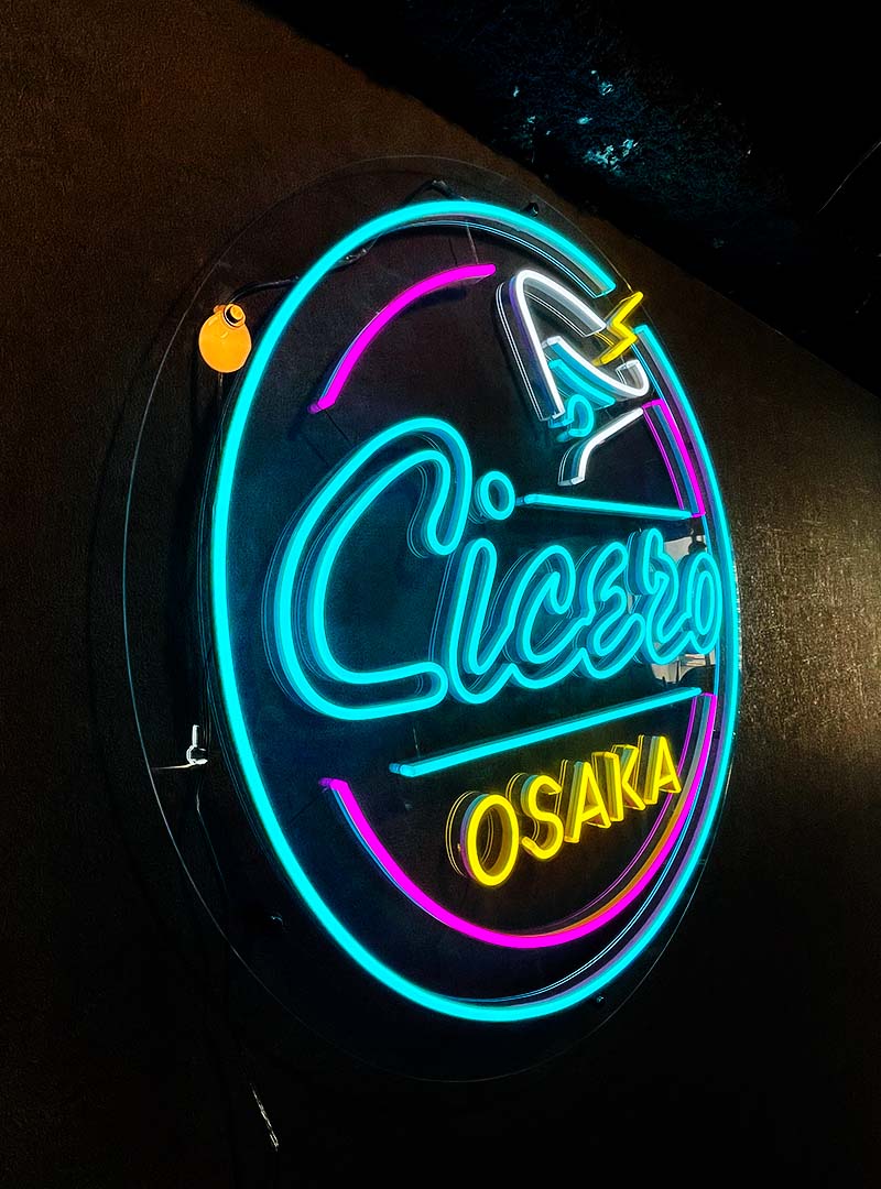 大阪市のバーのLEDネオンチューブ