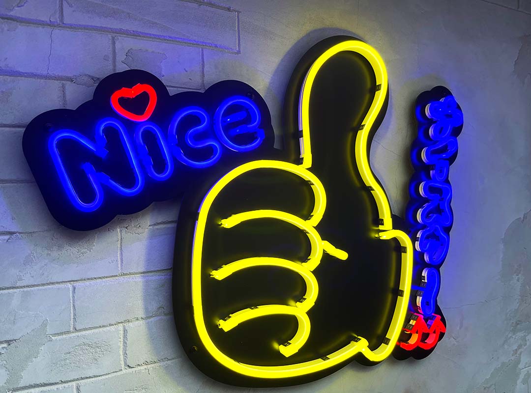 バーのネオンチューブ看板