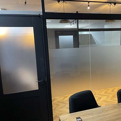 目隠しすりガラス調シート貼り