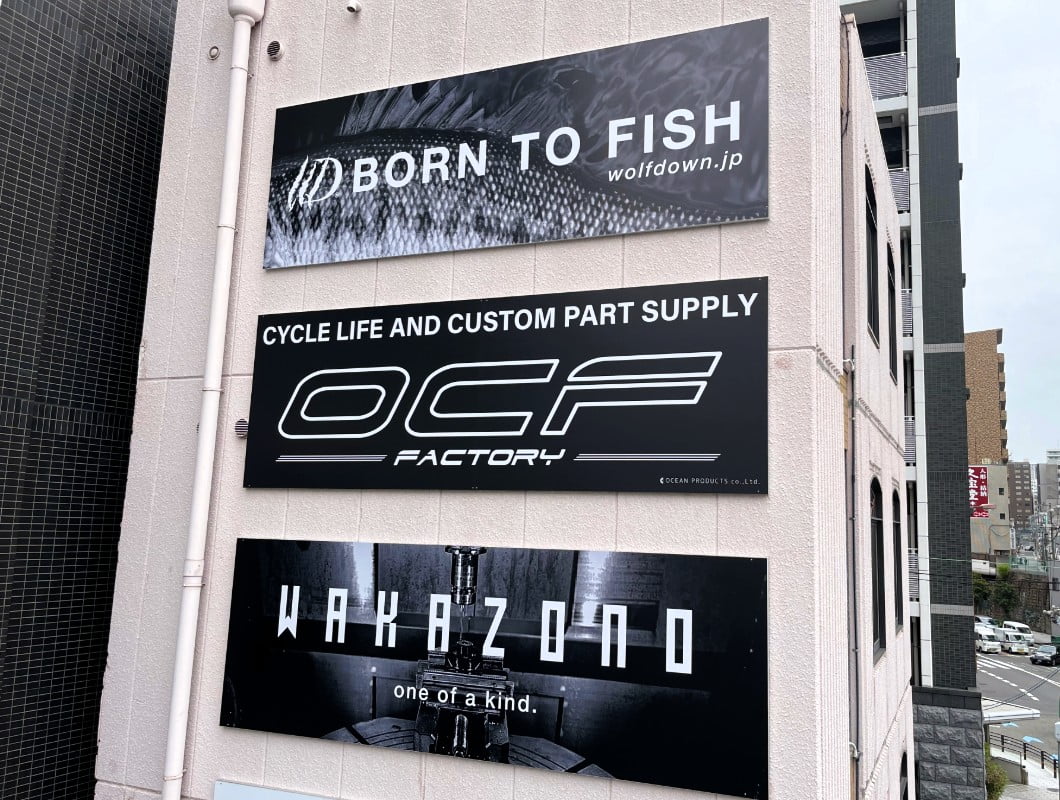 テナントの壁面看板